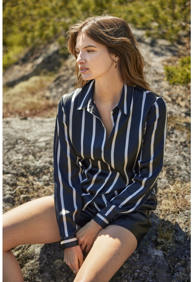 15203504 Black/08-24-30 MULTI ABSTRACT 