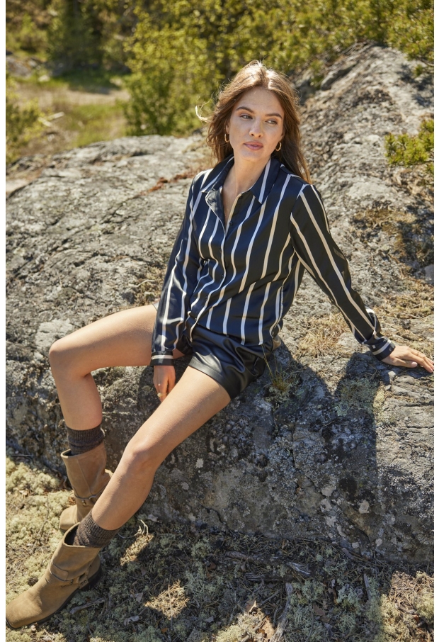 15203504 Black/08-24-30 MULTI ABSTRACT 