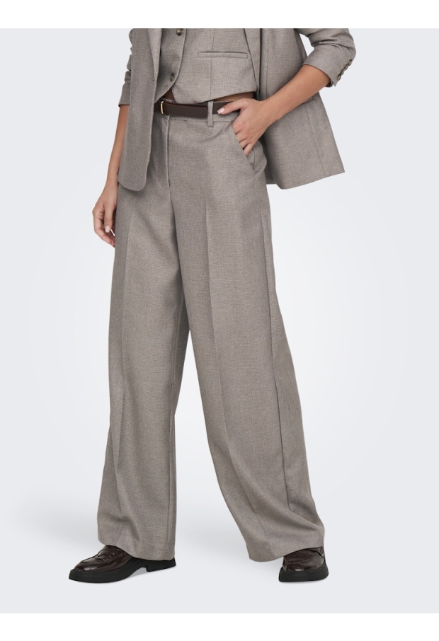 15332762 Malt Ball/W. CEMENT DOTS