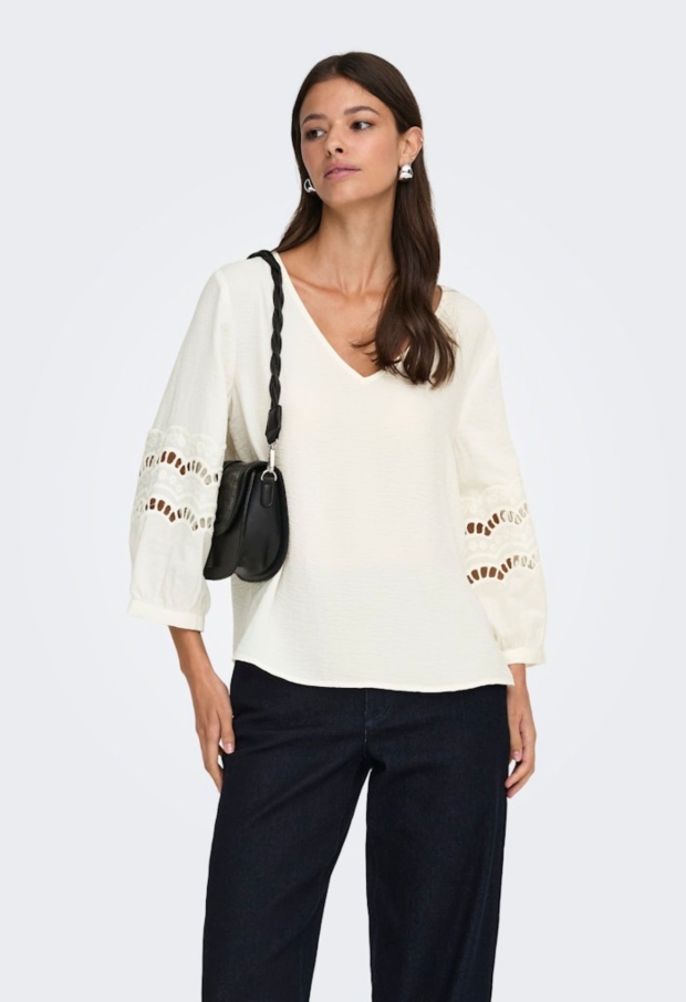 15368619 Cloud Dancer