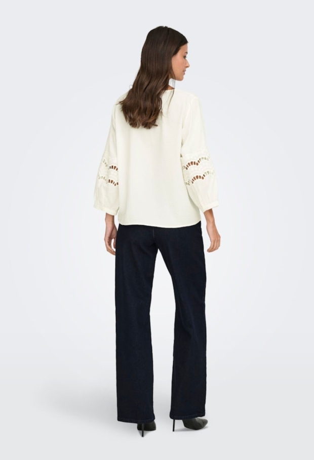 15368619 Cloud Dancer