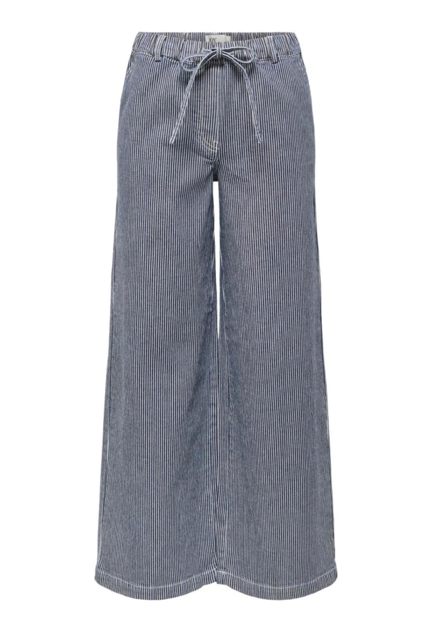 15365856 Black Iris/CLOUD DANCER 