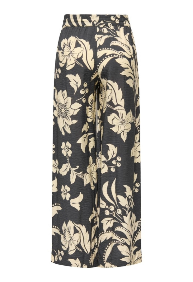 15371203 Phantom/33-01-26 CREME FLOWERS 