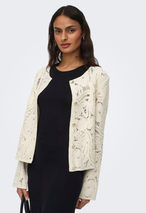 15372593 Cloud Dancer