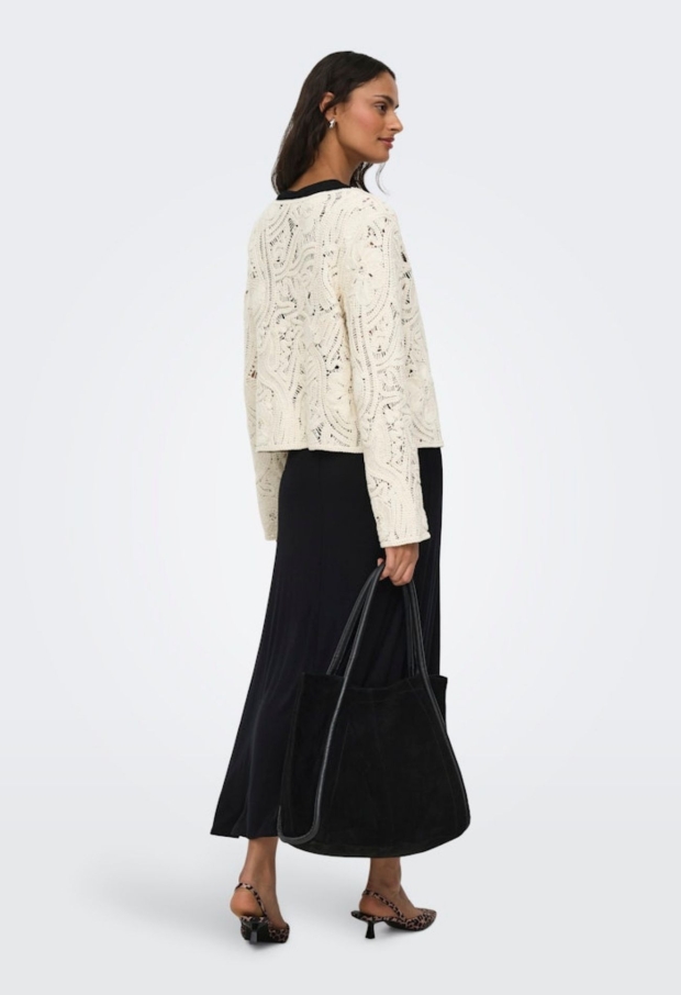 15372593 Cloud Dancer