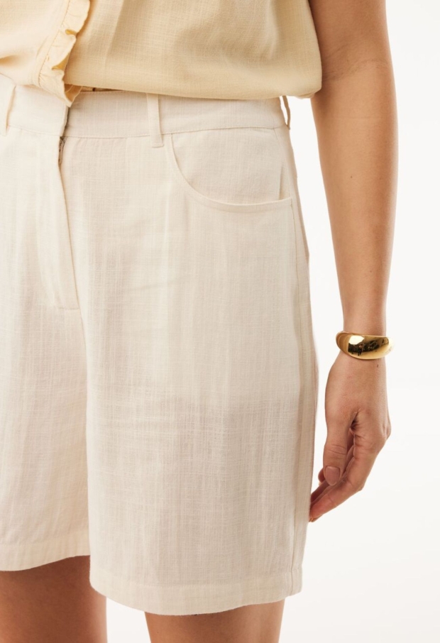 MF007301661W off white 