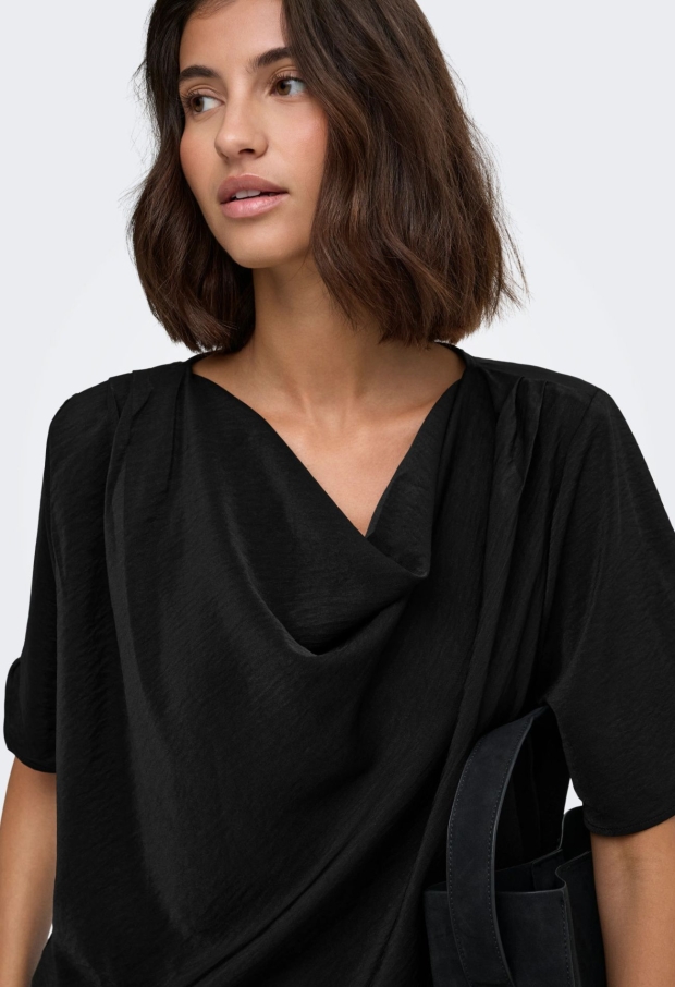 15379853 Black