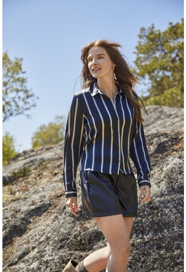 15203504 Black/08-24-30 MULTI ABSTRACT 