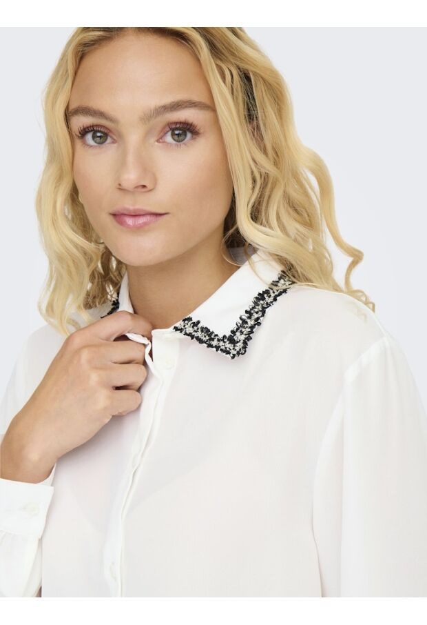 15336885 Cloud Dancer